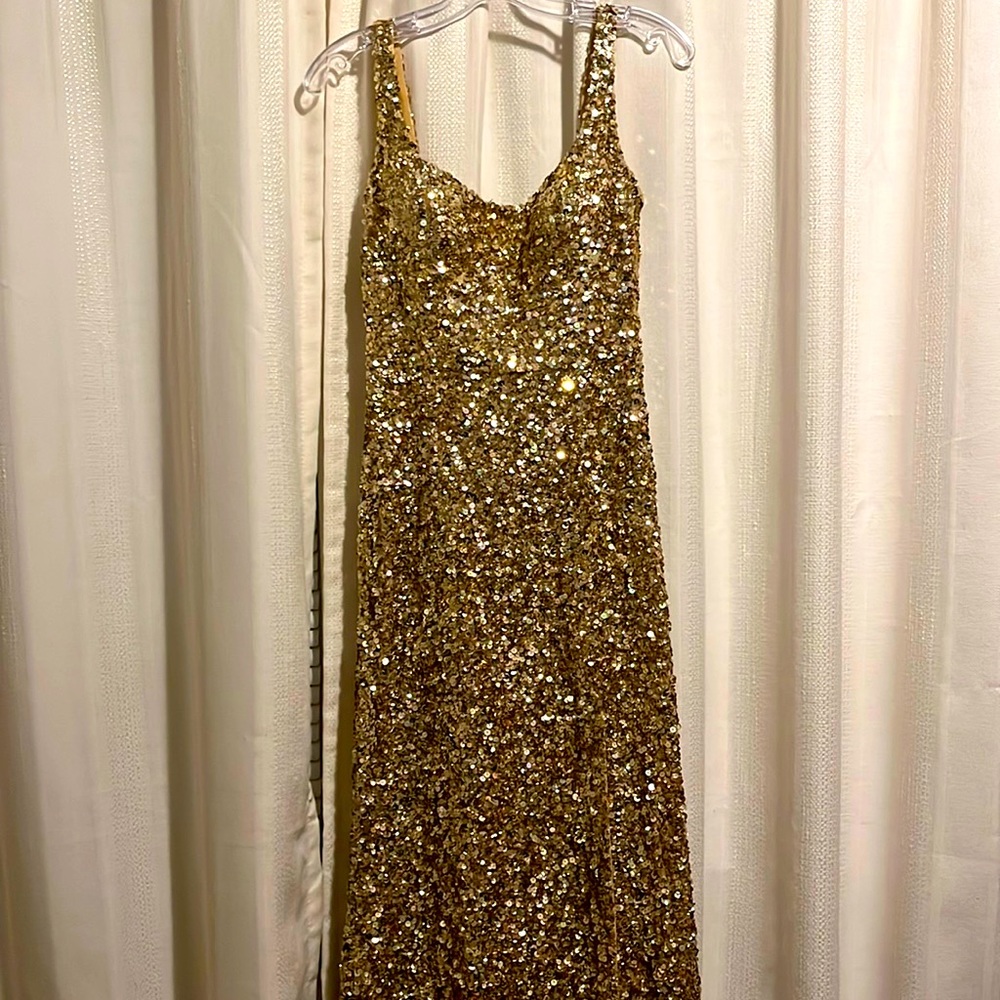 Sherry Hill gold color size 6 New dress
